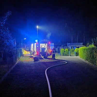 FW Datteln: Feuer in Kleingartenanlage