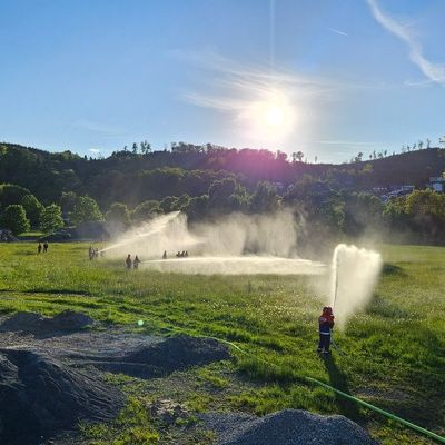 FW-AR: Jugendfeuerwehr simuliert Vegetationsbrandbekämpfung
