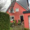 FW-BO: Feuer in einem Einfamilienhaus in Bochum-Grumme, Teenager über Drehleiter gerettet