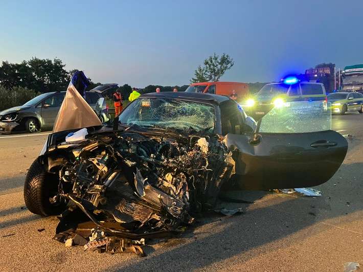 FW-ROW: Mehrere Verletzte bei Verkehrsunfall auf der Al