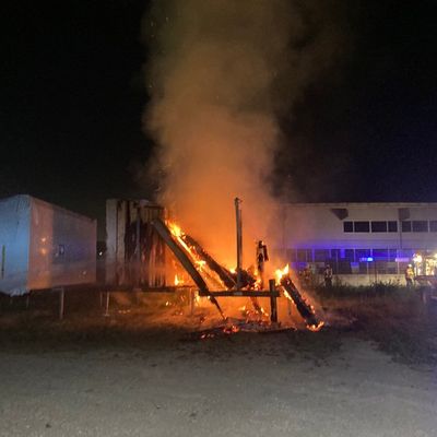 FW Stockach: Brand von Baumaterialien