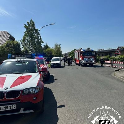 FW Neukirchen-Vluyn: Beschädigte Gasleitung sorgt für Feuerwehreinsatz