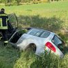FW-AUR: Fahrzeug in Graben geraten
