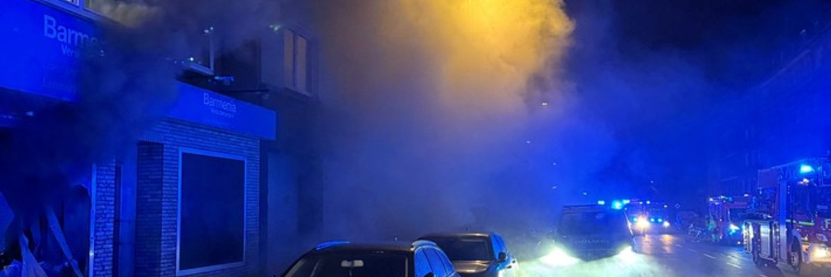FW-GE: Zimmerbrand in einem Wohn- und Geschäftshaus in Schalke