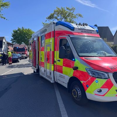 FW Neumünster: Verkehrsunfall in der Wasbeker Straße - Drei Verletzte ins Krankenhaus eingeliefert