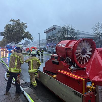 FW-MH: Erste Folgemeldung zum Großbrand an der Kölner Straße