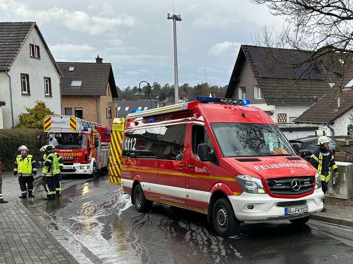 FW Rösrath: Brand in Lüftungsanlage - Feuerwehreinsatz während Forsbacher Karnevalszug