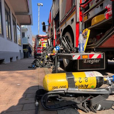 FW Horn-Bad Meinberg: CO2-Austritt verletzt fünf Personen - zwei bewusstlose Personen durch Feuerwehr gerettet - komplexer Einsatz dauert 15 Stunden