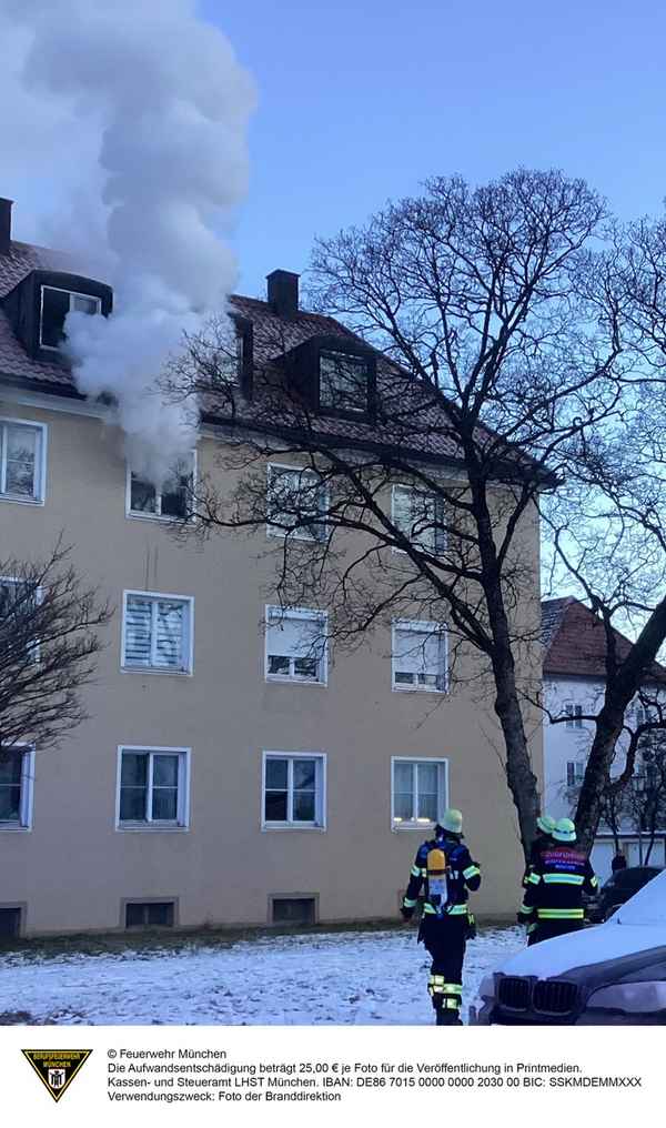 FW-M: Zimmerbrand mit starker Rauchausbreitung (Laim)
