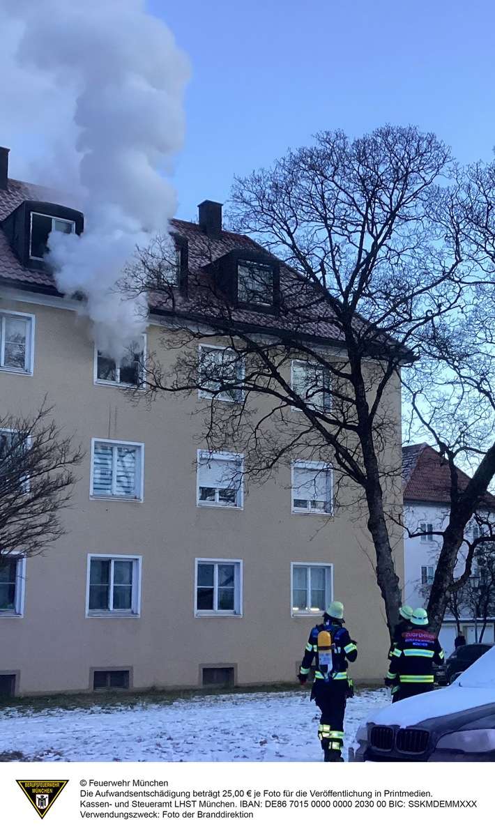 FW-M: Zimmerbrand mit starker Rauchausbreitung (Laim)