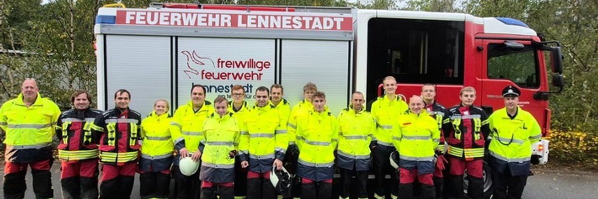 FW-OE: 15 neue Maschinisten für die Feuerwehr Lennestadt