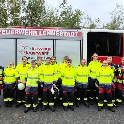 FW-OE: 15 neue Maschinisten für die Feuerwehr Lennestadt