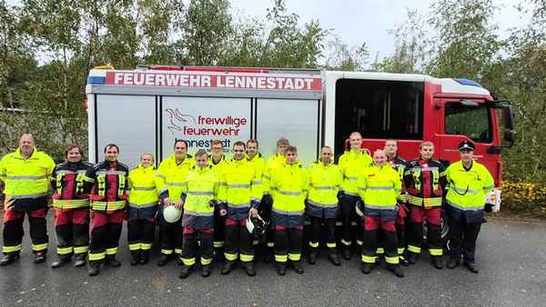 FW-OE: 15 neue Maschinisten für die Feuerwehr Lennestadt