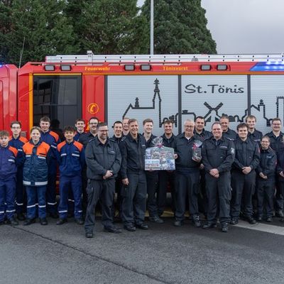 FW Tönisvorst: Über vier Jahrzehnte Engagement - Feuerwehr Tönisvorst verabschiedet Manfred Sanders in die Ehrenabteilung