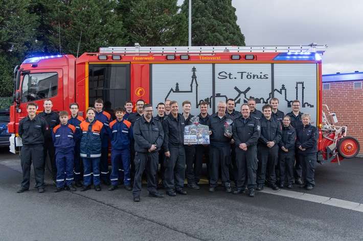 FW Tönisvorst: Über vier Jahrzehnte Engagement - Feuerwehr Tönisvorst verabschiedet Manfred Sanders in die Ehrenabteilung