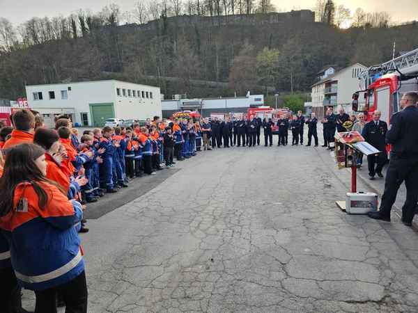 FW-AR: Führungswechsel in der Jugendfeuerwehr Arnsberg