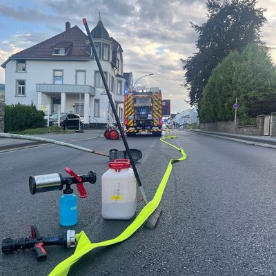FW-PL: Schwerer Alleinunfall auf der Herscheider Straße - Einsatzkräfte mehrere Stunden gebunden
