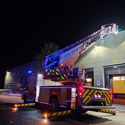 FW-AR: Feuer durch Wartungsarbeiten- Einheiten Neheim und Voßwinkel üben gemeinsam