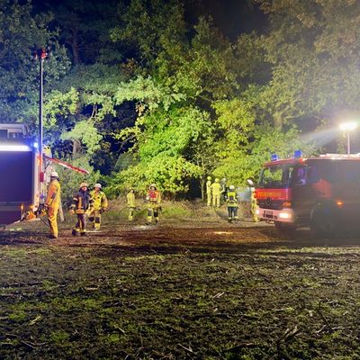 FW-OLL: Vegetationsbrand auf Nachbargrundstück von Mädchen der Jugendfeuerwehr gemeldet