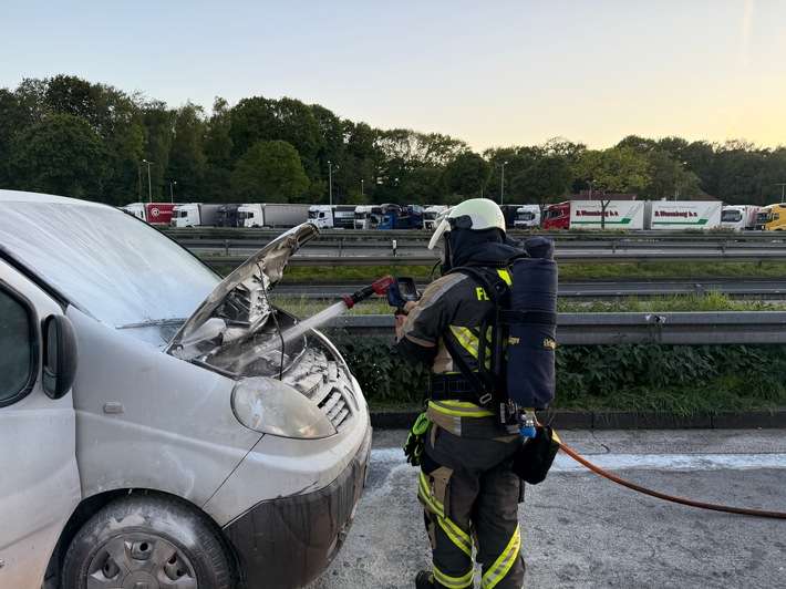 FW Hünxe: Pkw-Brand auf Rastplatz an der BAB 3