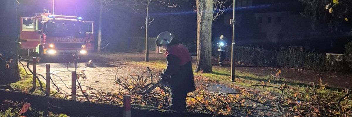 FW Dinslaken: Sturmtief Luise sorgte für Einsätze bei der Feuerwehr Dinslaken