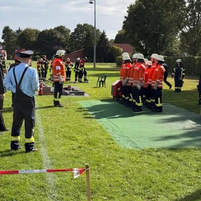 FFW Schiffdorf: 125 Jahre Feuerwehr Sellstedt - Jubiläumsfeier mit Leistungswettbewerben