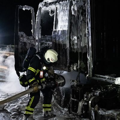 FW-MK: Brennender Sattelzug am Stenglingser Weg