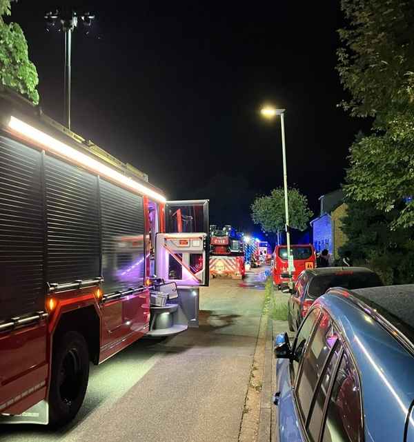 FW-OB: Brand eines Terrassendachs in Klosterhardt