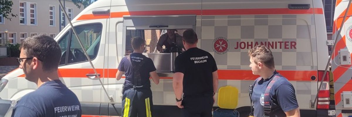 FW-BO: Glutnester an der Hattinger Straße - Feuerwehr Wuppertal unterstützt mit Spezialgerät