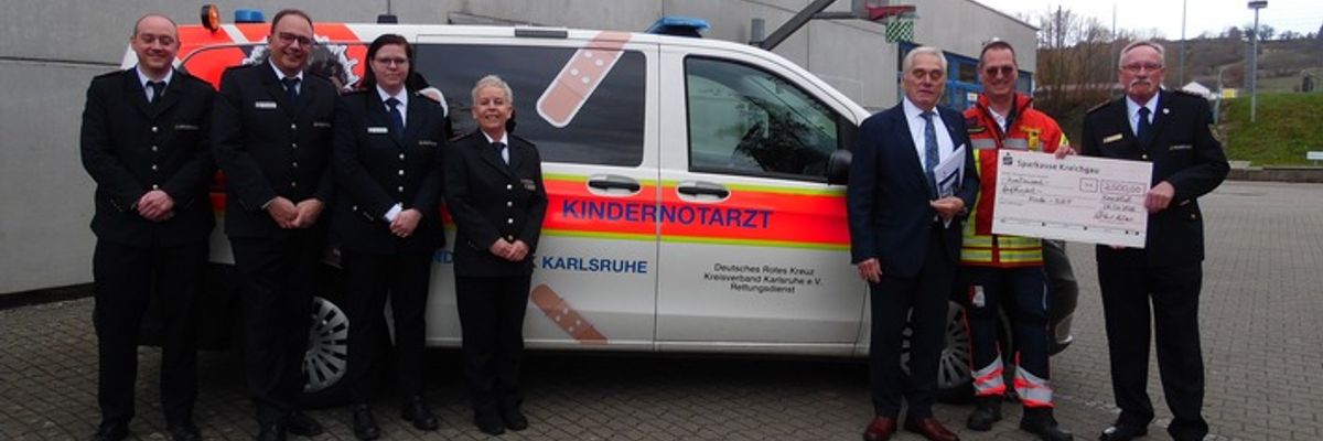 FW-KA: Kreisfeuerwehrverband Karlsruhe übergibt Spende für das Kindernotarztfahrzeug an den DRK-Kreisverein Karlsruhe