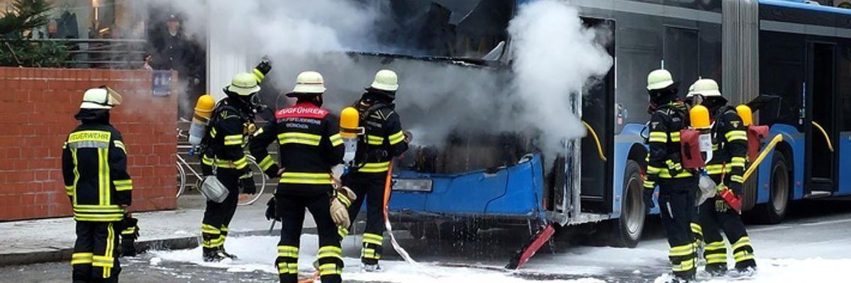 FW-M: Linienbus in Brand (Bogenhausen)