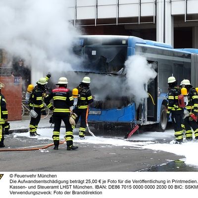 FW-M: Linienbus in Brand (Bogenhausen)