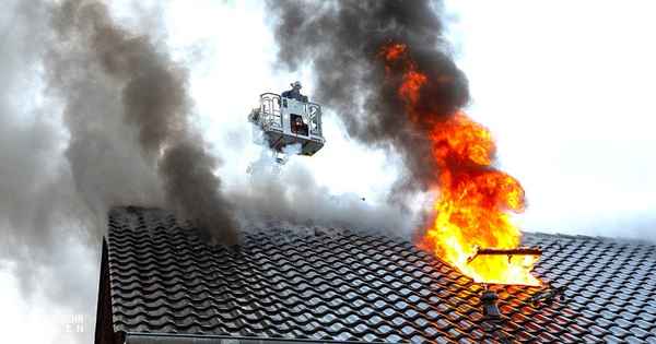 FW Hagen: Dachstuhlbrand Einfamilienhaus
