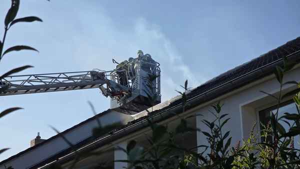 FW Celle: Dachstuhlbrand in Altencelle