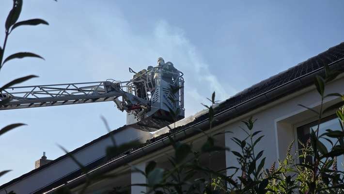 FW Celle: Dachstuhlbrand in Altencelle