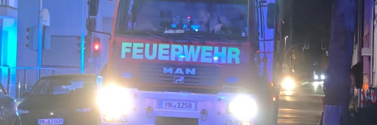 FW Menden: Holzkohlegrill sorgt für Feuerwehreinsatz