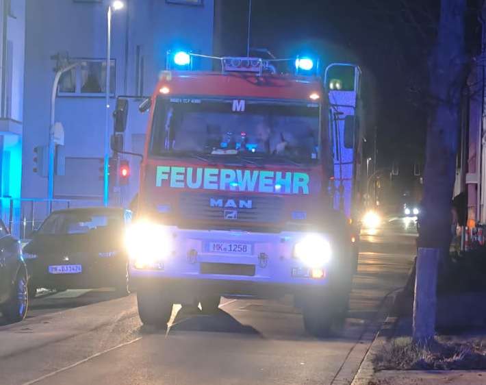 FW Menden: Holzkohlegrill sorgt für Feuerwehreinsatz