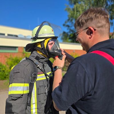 FW-WRN: Besuch der Feuerwehr an der Wiehagengrundschule: Brandschutz zum Anfassen