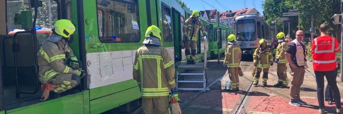 FW Hannover: Viele Verletzte bei Zusammenstoß zweier Stadtbahnen