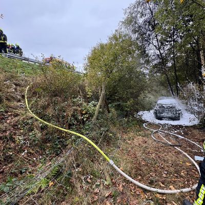 FW Wenden: PKW Brand nach Verkehrsunfall