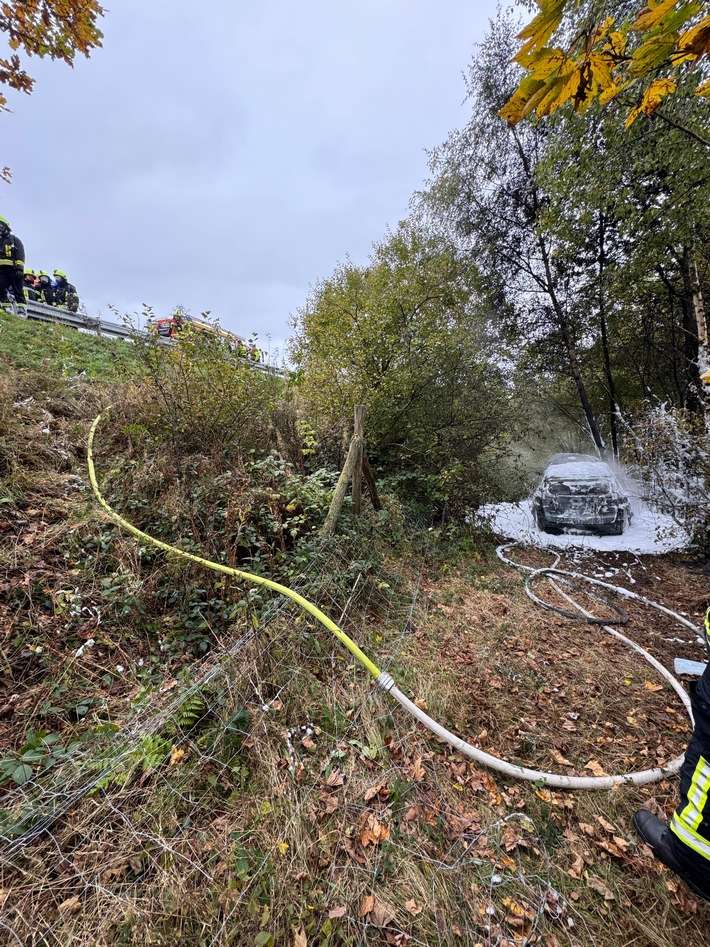 FW Wenden: PKW Brand nach Verkehrsunfall