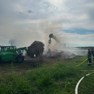 FW Reichenau: Brand von mehreren hundert Riedballen fordert Feuerwehr über 24 Stunden - 19.08.2026