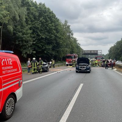 FW-BO: Verkehrsunfall mit mehreren Verletzten auf der A43 - 7 Betroffene, darunter 2 Kinder
