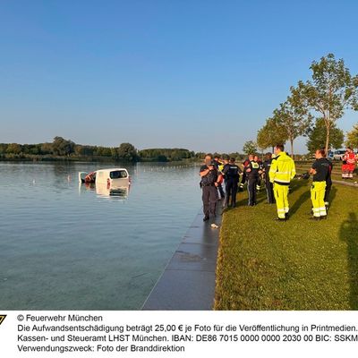 FW-M: Fahrzeug fährt in See (Riem)