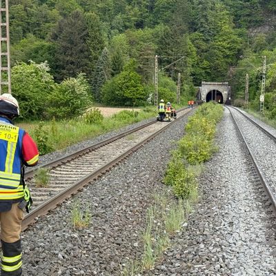 FW-PL: Ortsteil Teindeln - Feuerwehr unterstützt bei Bahnunfall
