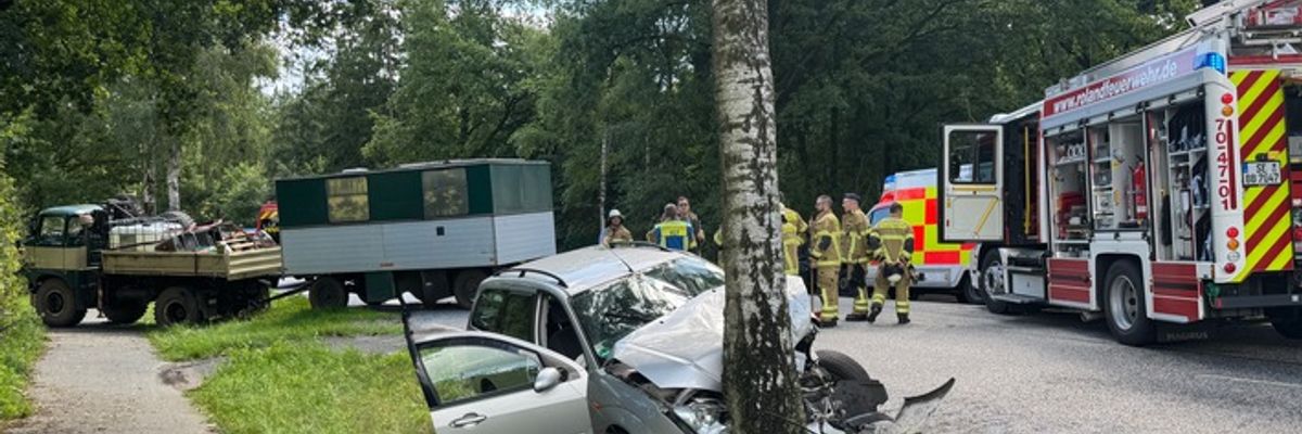 FW-SE: Schwerer Verkehrsunfall mit LKW und zwei PKW auf der B206 Höhe Bad Bramstedt