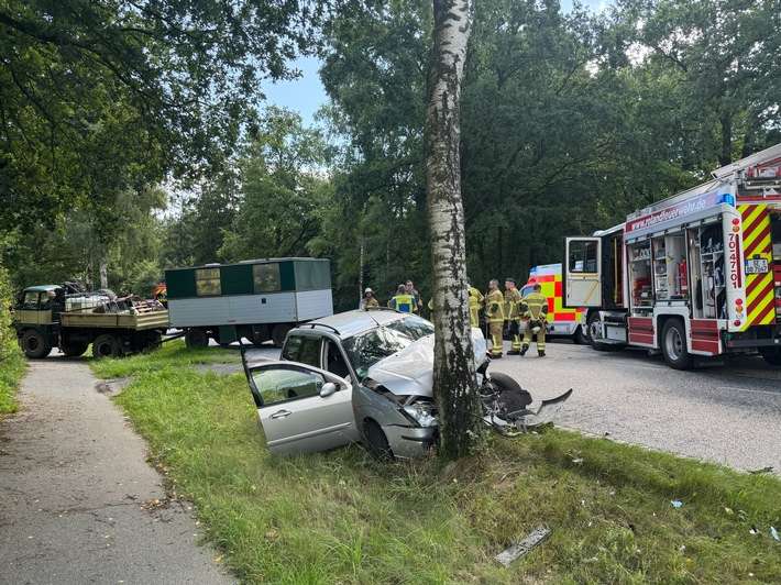 FW-SE: Schwerer Verkehrsunfall mit LKW und zwei PKW auf der B206 Höhe Bad Bramstedt