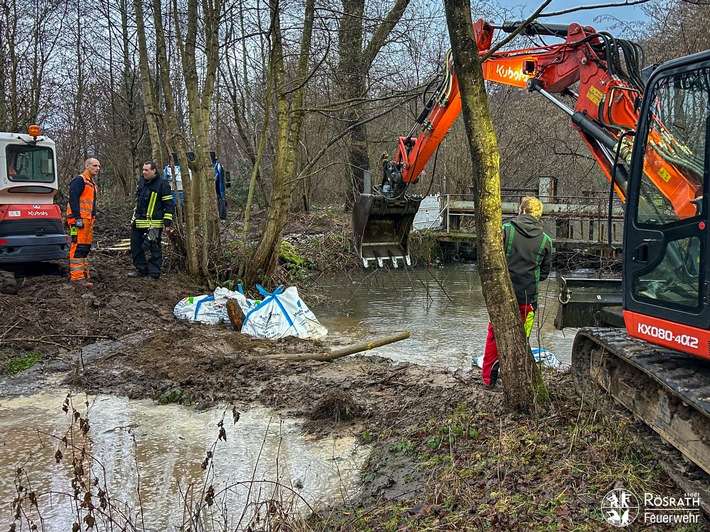 FW Rösrath: Technische Hilfeleistung an der Sülz: Beschädigtes Wehr bedroht Campingplatz