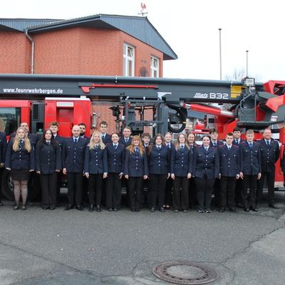 FFW Bergen: 23 neue Einsatzkräfte für die Stadtfeuerwehr Bergen - Erfolgreicher Abschluss der QS 1 Ausbildung