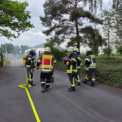 FW-AR: Feuerwehrübung beim TRANSGAS - Löschzug Bruchhausen-Niedereimer im Einsatz